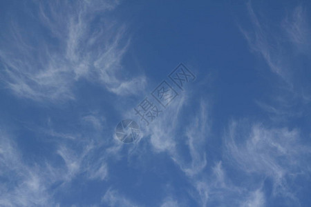 广阔的蓝天和云彩的天空蓝图片