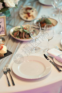 活动晚会或婚礼招待会的表格设置Banqu图片