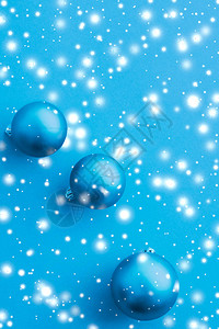 礼物装饰新年夜和欢乐庆祝概念蓝色背景的圣诞面包图片