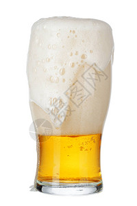 单杯啤酒关上隔离在白图片