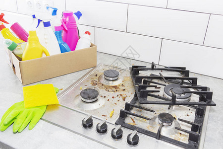 使用厨房用具家用概念或卫生及清洁图片