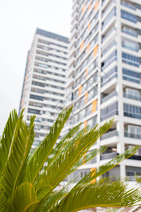 新的多层住宅公寓楼抵押房和建筑背景概念图象等新住图片