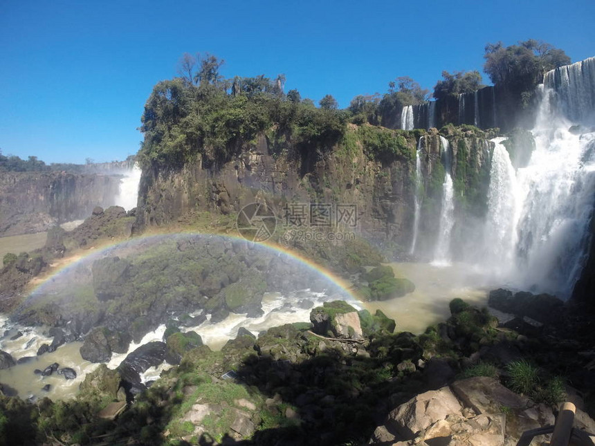 伊瓜苏瀑布或伊瓜苏瀑布是伊瓜苏河的瀑布图片