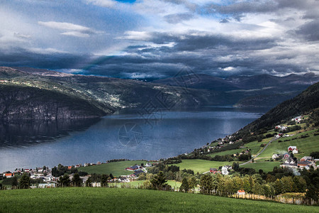 洛瓦特内湖挪威峡湾风景高清图片