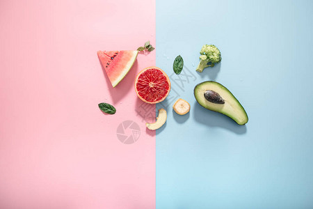 彩色背景的水果和蔬菜不同平板图片