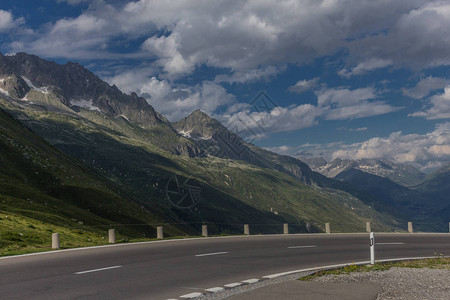 穿越瑞士山区的探险之旅极好FurkaP高清图片