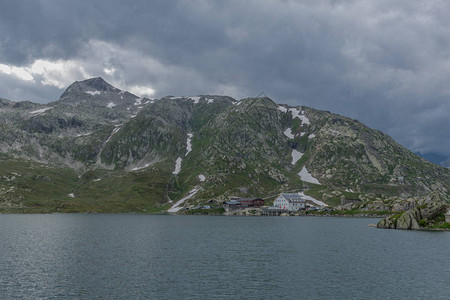 穿越瑞士山区的探险之旅极好FurkaP高清图片