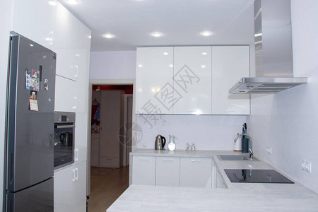 白色现代厨房美丽的厨房厨房里的订单俄罗斯图片