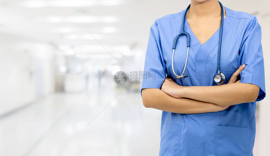 医院办公室的女医生或护士医疗保健业务和医生服务单图片