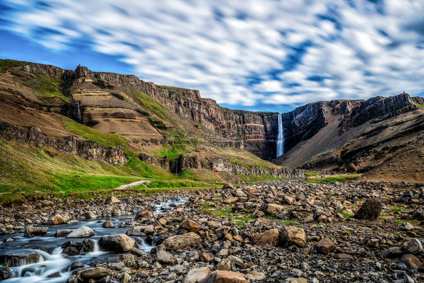 冰岛东部美丽的亨吉福斯瀑布图片