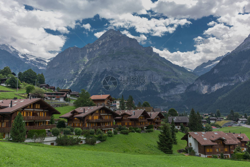 在瑞士山区进行美丽的探索之旅Lauterbrun图片