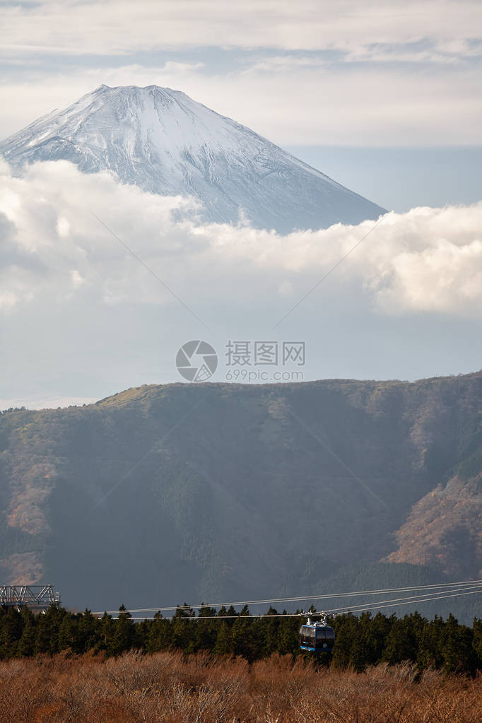 川县Hakone地区的云中富士山峰的景象图片