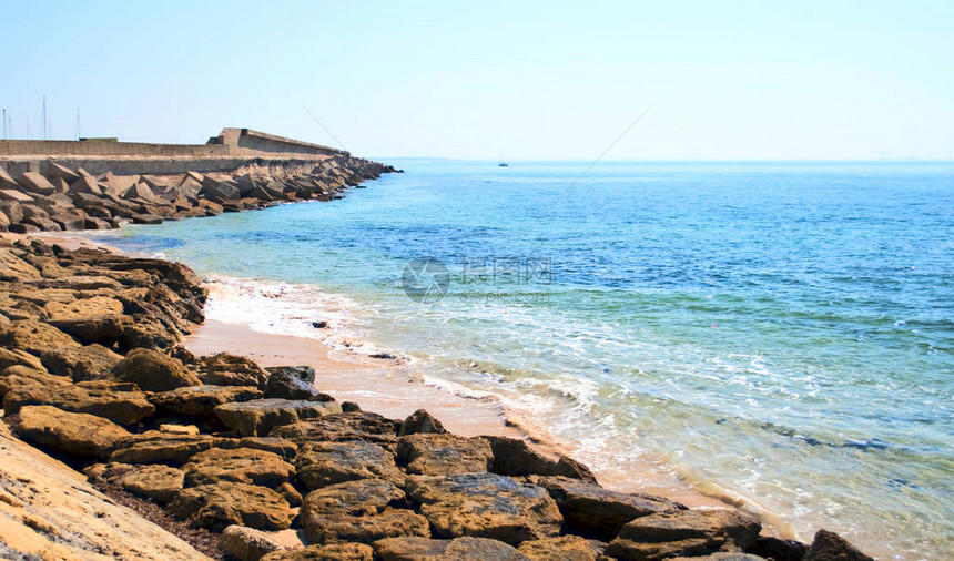 西班牙南部的岩石海岸阳图片