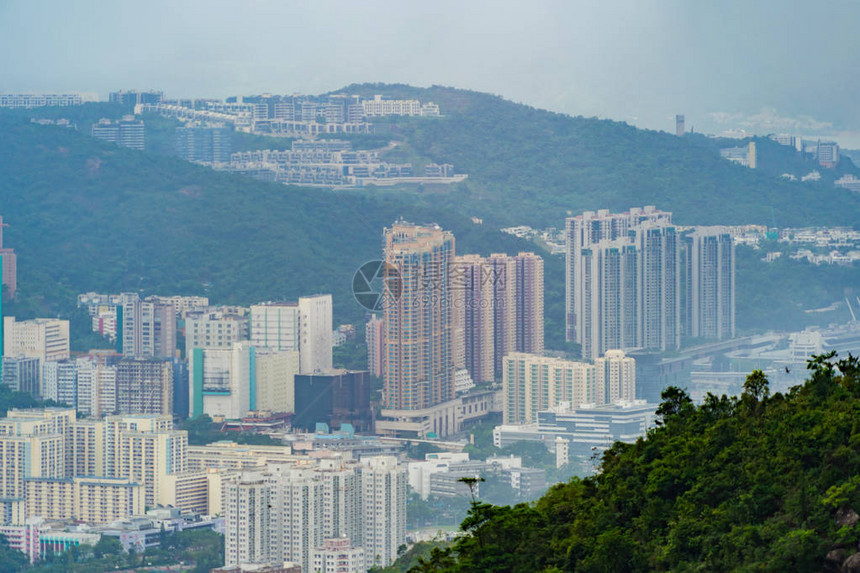 香港市中心的鸟瞰图亚洲智慧城市的金融区和商业中心摩天大楼和高图片