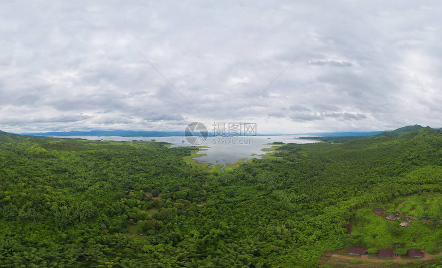 泰国Kanchanaburi区公园热带森林中的树木河流或湖泊以及夏季山区或山丘的空中最顶层图景图片