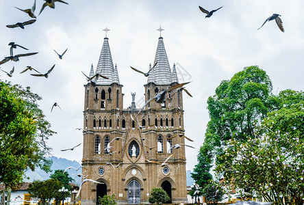 南美洲哥伦比亚ElJarddin殖民城市教堂和主广图片