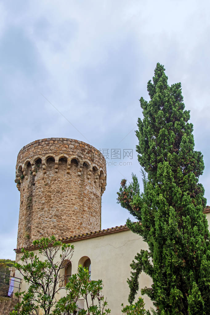 维拉韦堡塔楼和西班牙加泰罗尼亚州托萨图片