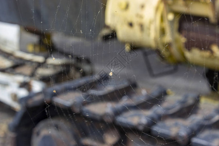 背景中的矿机蜘蛛网和皮带图片
