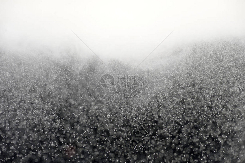 人为制造的黑白暴风雪降雪散焦图片