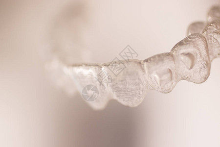 隐形的现代塑料麻醉牙科医牙齿括号牙套图片