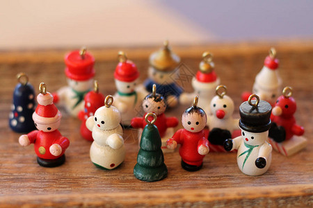 传统的欧洲圣诞玩具木制背图片