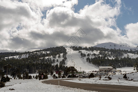 Salda滑雪中心位于土耳其布尔杜省Yis图片