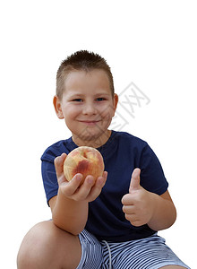 美丽的男孩吃桃子用拇指图片