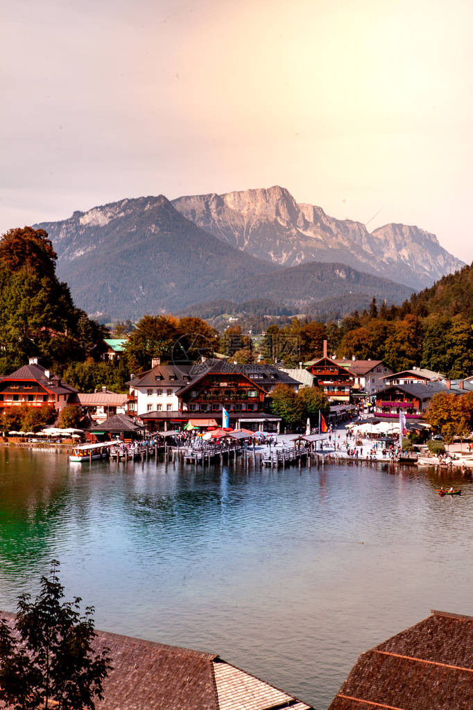 德国巴伐利亚美丽的高山湖IdyllicKonigs图片