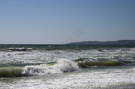 黑海夏季风暴海图片