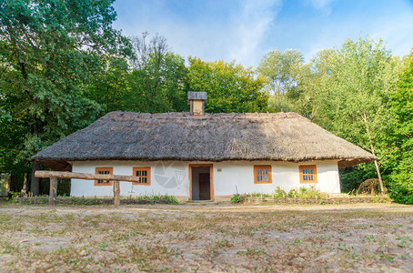 乌克兰老房子这是十九世纪的茅屋位于图片