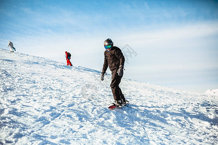 冬天在滑雪板图片