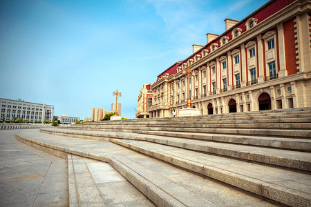 城市广场和历史建筑图片