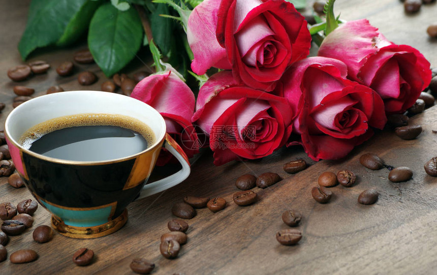 玫瑰和咖啡咖啡和一束玫瑰图片