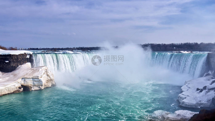 加拿大一侧著名的尼亚加拉瀑布马蹄瀑布的春光全景NiagaraFallsHasshoe图片