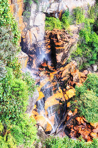 来自Therrapunji高原地球上最湿的地方的瀑布图片