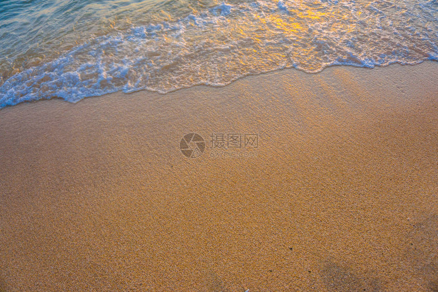 海浪沙滩日落夏季图片