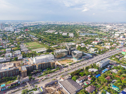 曼谷现代办公大楼和生活街区阳光日浏览曼图片