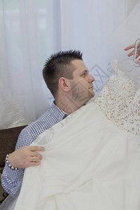 男人在婚前沙龙图片