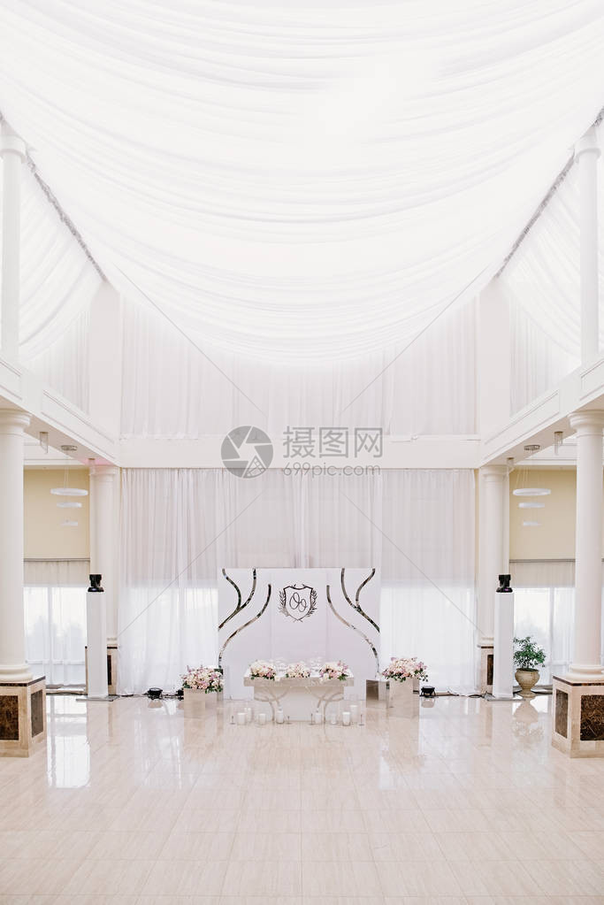 令人印象深刻的大型婚礼大厅图片