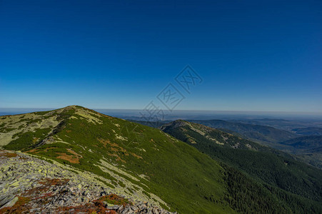 夏季喀尔巴阡山脉的落基山脉图片