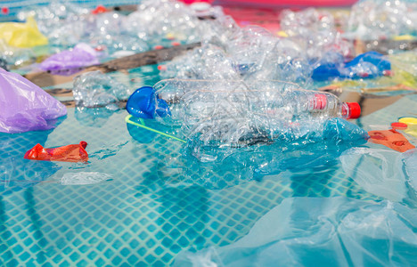 海洋中塑料垃圾污染的环境问题图片