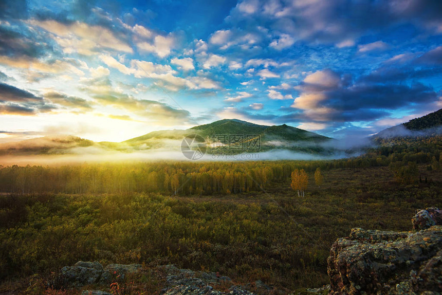 Altai山区自然保护区日出图片