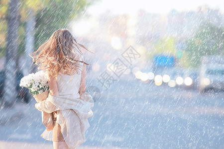 夏雨浪漫少女幸福天气下雨图片
