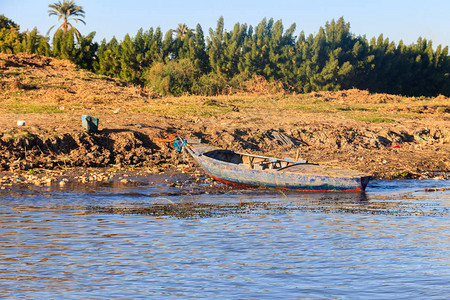 埃及尼罗河沿岸的旧渔图片