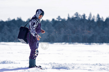 冬季钓鱼和冬季运动图片