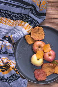 用苹果板秋季布局水果苹秋天的图片灰色陶瓷板图片