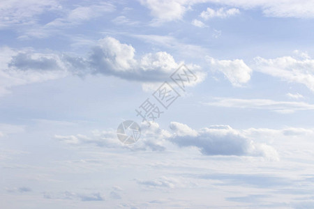 在明蓝的天空阳光明媚的夏日大自然的本背景壁图片