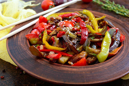 东岸茄子烤蔬菜沙拉东方美食图片