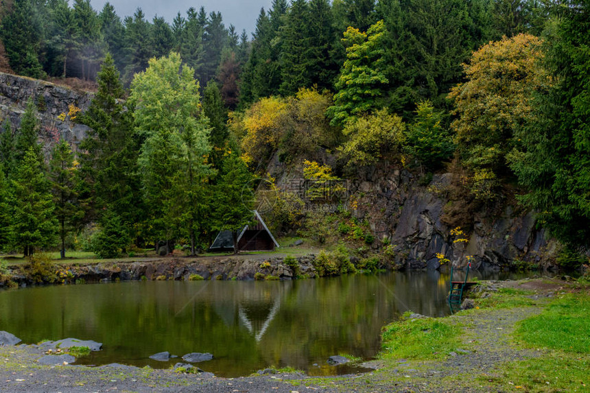 美丽的图林根森林秋天德国贝吉西图片