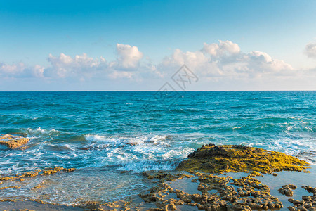 土耳其博德鲁姆市海滩的地中海或爱琴海沿岸海岸或海湾景图片